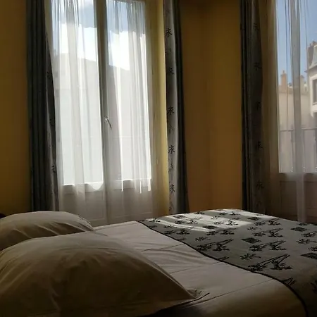 Hotel Dyke 2*